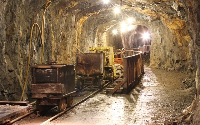 Mining tunnel infrastructure